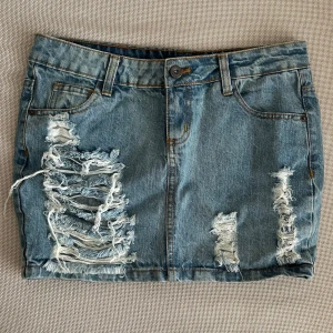 Blå jeanskjol  - Blå jeanskjol från Rut&Circle i strl S. Bra skick.