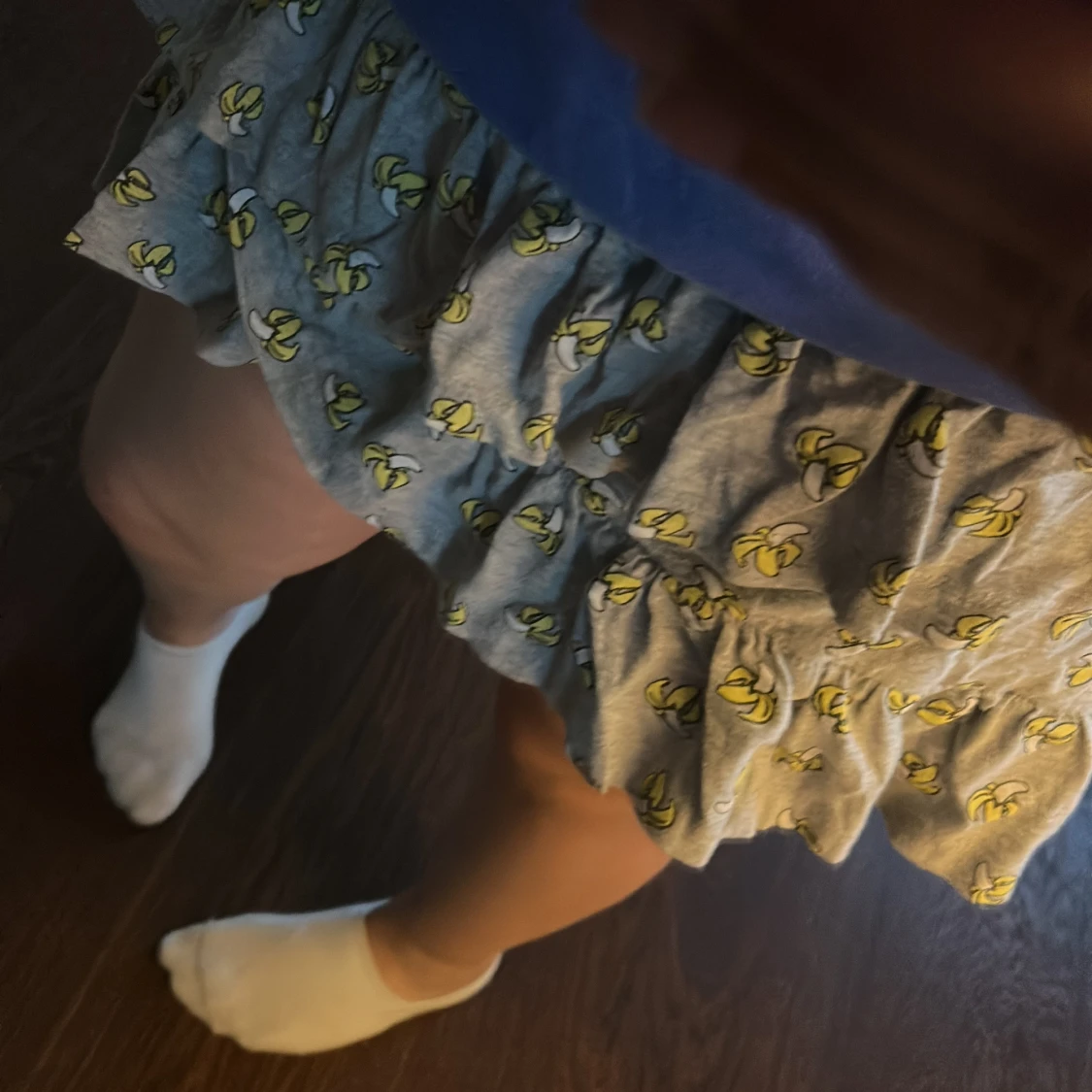 Grå kortkjol med bananmönster - 2