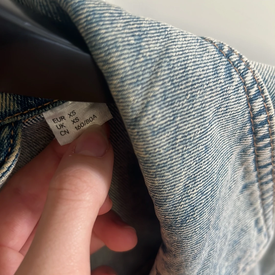 Ljusblå jeansjacka i klassisk modell - 2