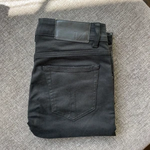 Tiger of Sweden jeans  - Hej säljer nu dessa tvär snygga Tiger of Sweden jeansen som är i storlek 29/32. Skick 9/10 helt defekt fria och nästan helt nya. Kom dm för mer frågor och bilder 😊🙌