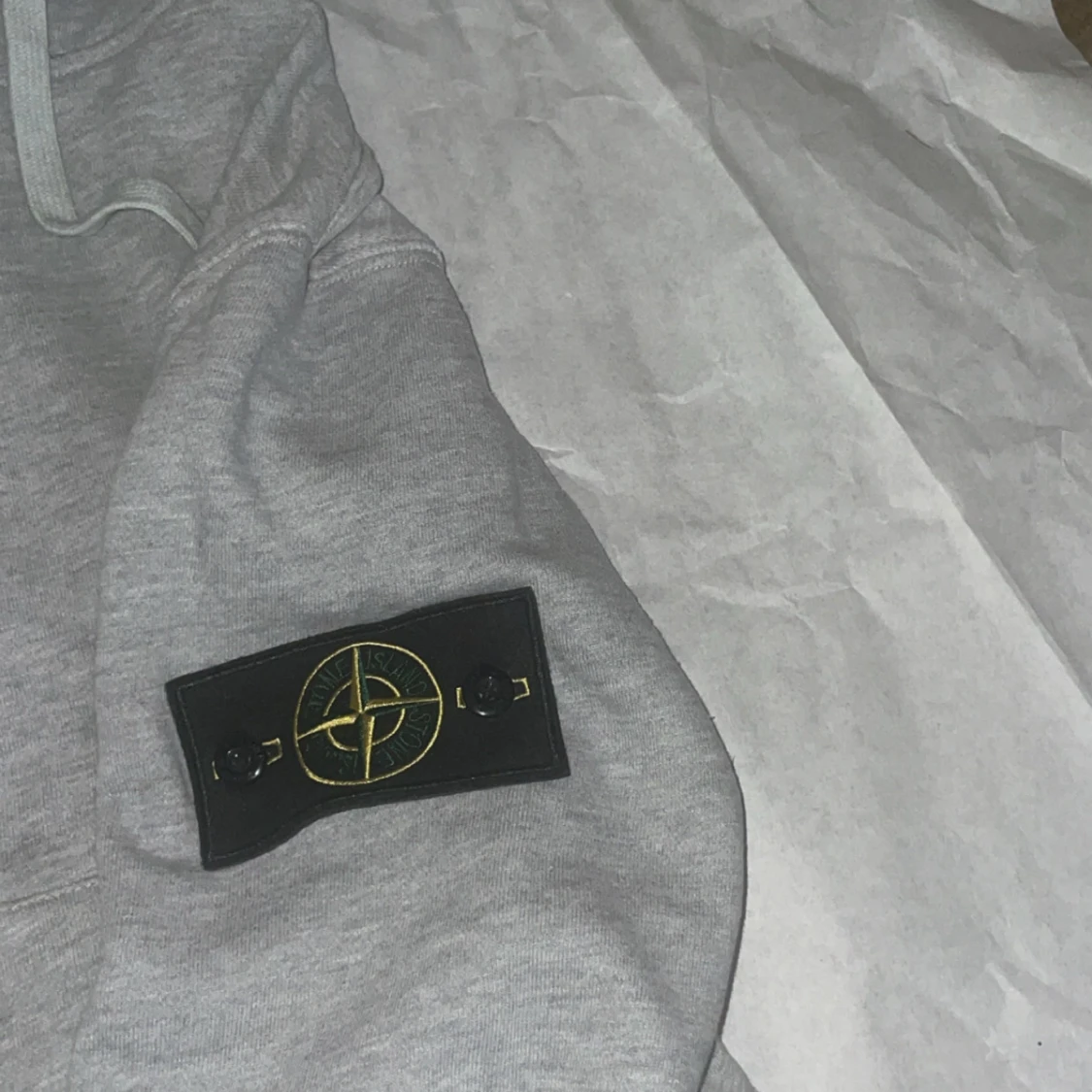 Grå hoodie från Stone Island - 1