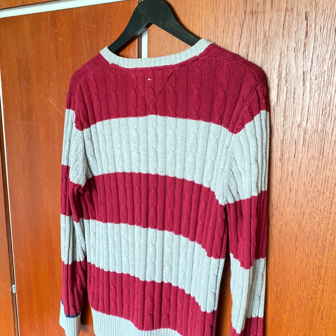 Randig stickad tröja från Tommy Hilfiger - 1