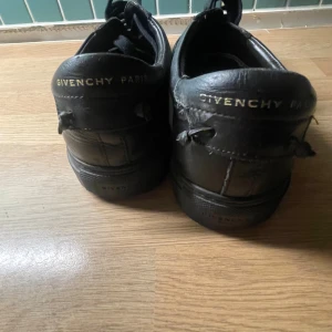 Givenchy skor - Svarta givenchy skor. Använder inte längre. Storlek 41