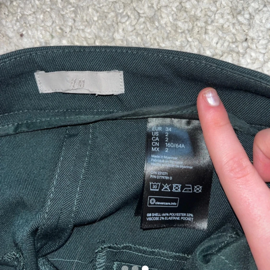 Mörkgröna kostymbyxor från H&M - 2