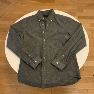 Grå skjorta från Ralph Lauren - Snygg grå skjorta från Ralph Lauren i slim fit-modell. Äkta✅Ny pris 1200kr