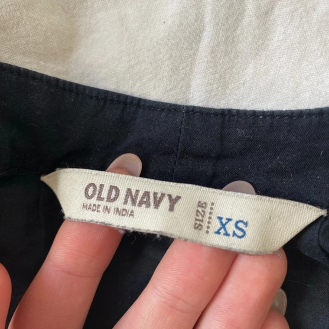 Svart linnetopp med pärldetaljer från Old Navy - 2