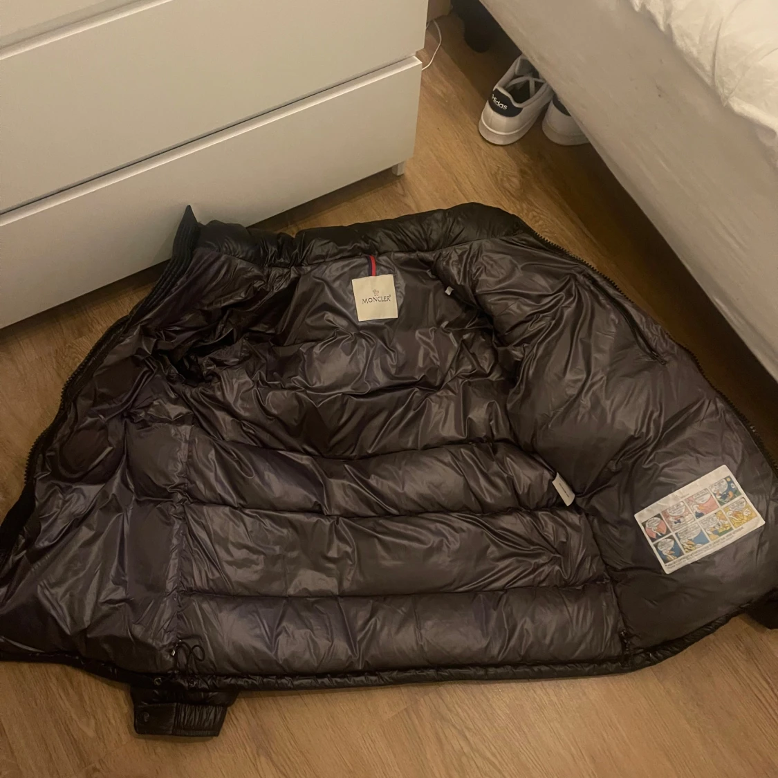 Svart dunjacka från Moncler - 2