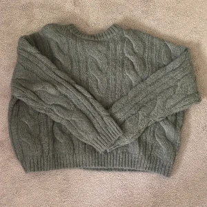 Grön stickad tröja från Envii - Snygg grön stickad tröja från ett märke som heter Envii🍒🍒står inte strl men skulle gissa xs/s