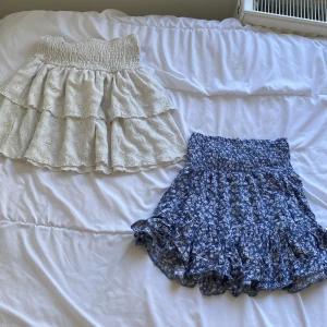 Kjolar - Säljer dessa två kjolar. Blå är från lager i storlek  xs och vita är från Gina tricot i storlek 164. Säljer båda för 100kr men säljer en för 60kr st