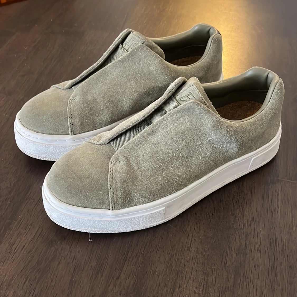 Grå/gröna Eytys - 1