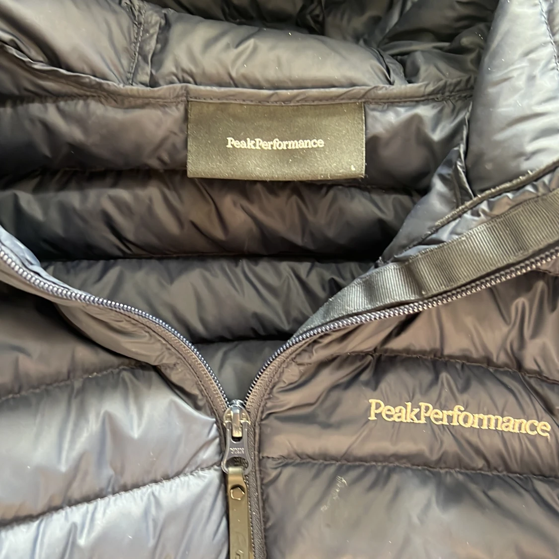 Svart dunjacka från Peak Performance - 2
