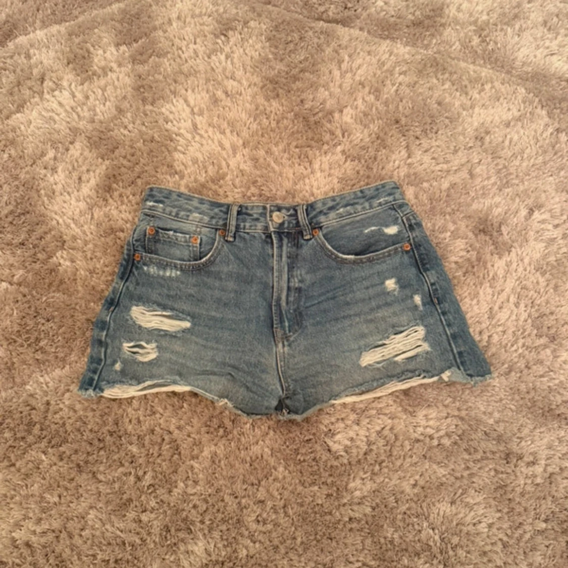 Blå jeansshorts från Stradivarius