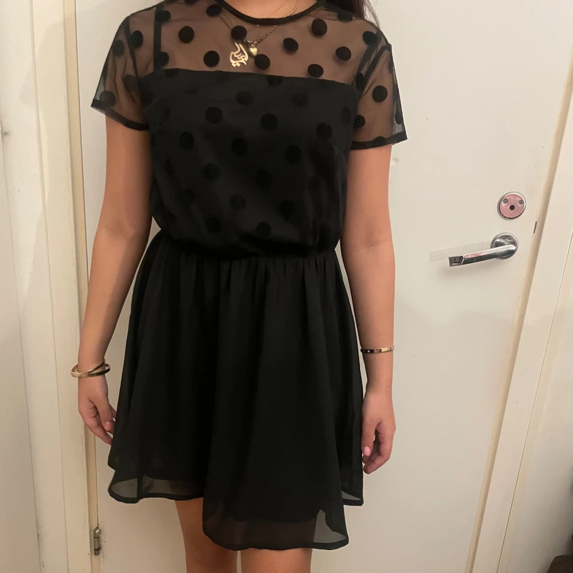 Svart prickig kortklänning från H&M Divided - 1