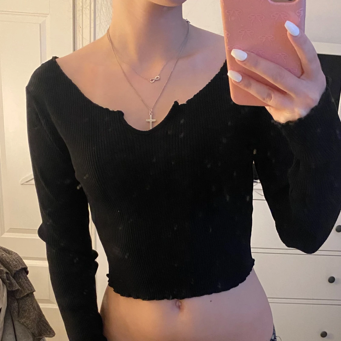 Svart croppad ribbad tröja från BikBok