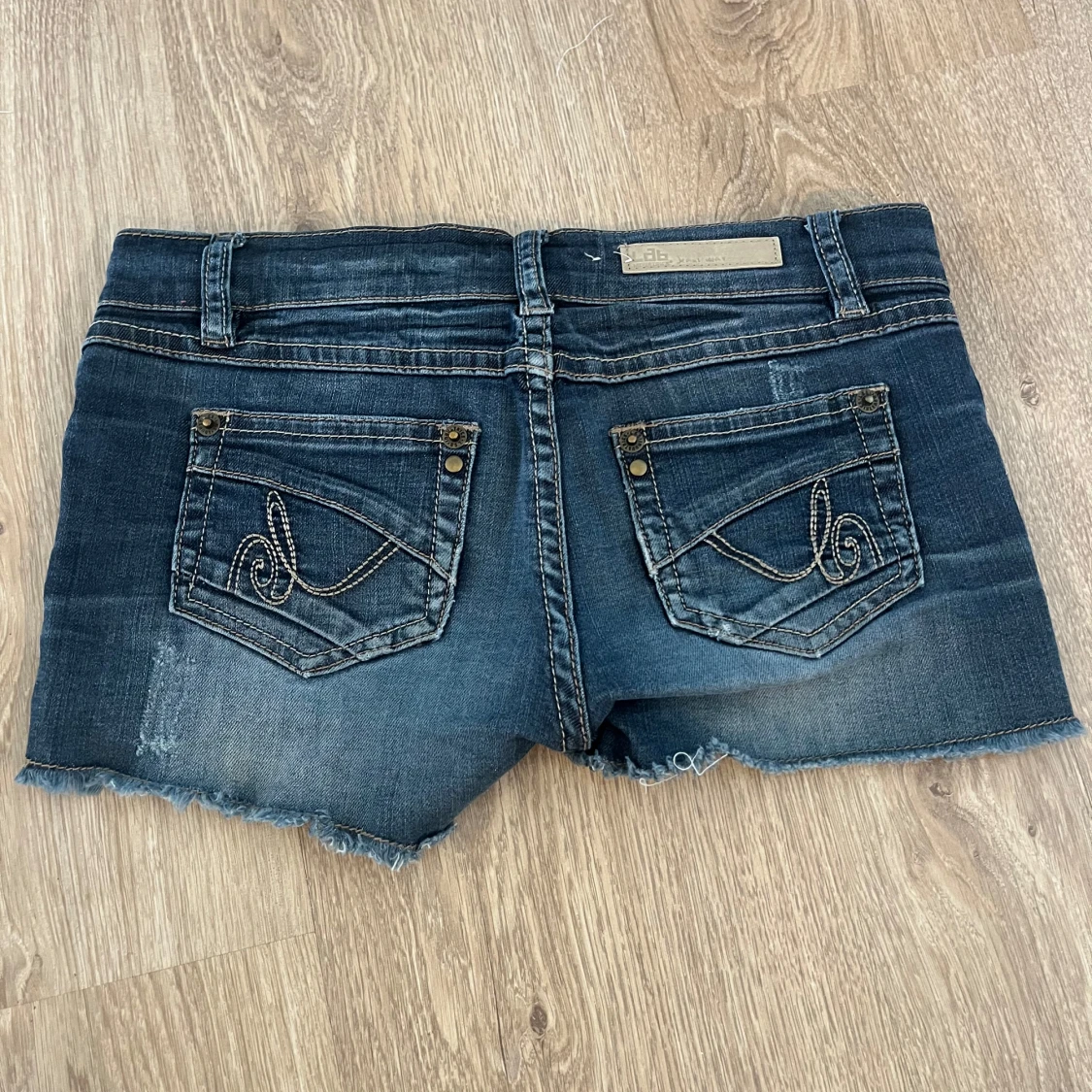 Lågmidjade jeansshorts - 1
