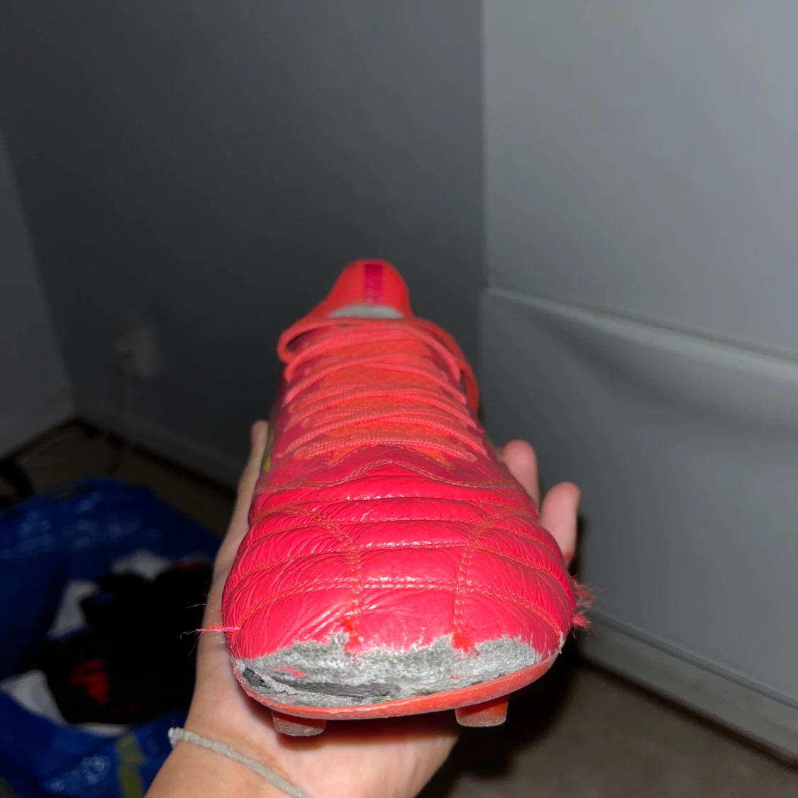 Röda fotbollsskor från Mizuno - 1