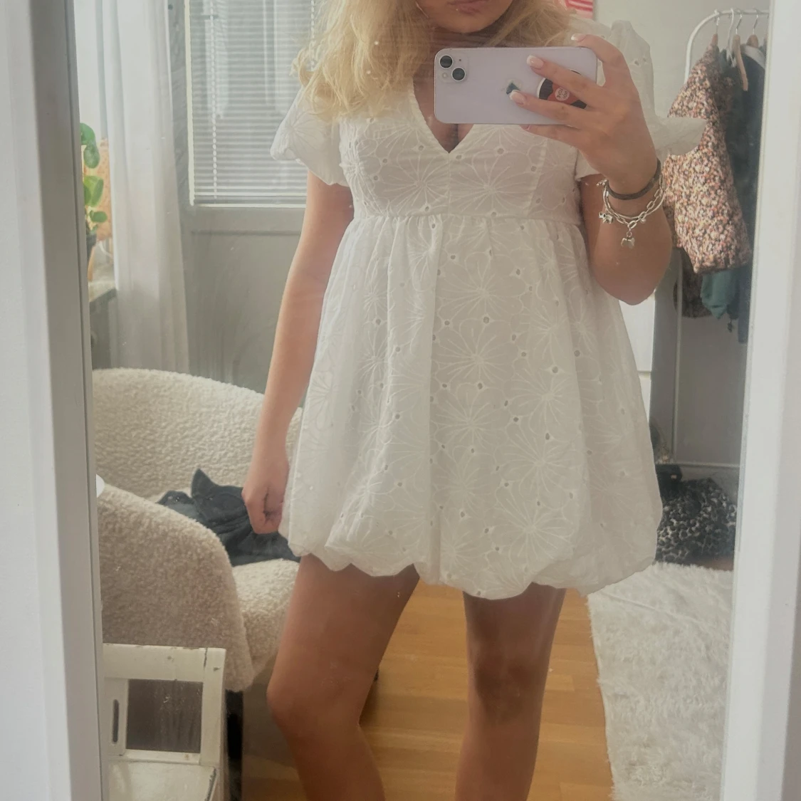 Vit kort klänning med puffärm!!! - 1