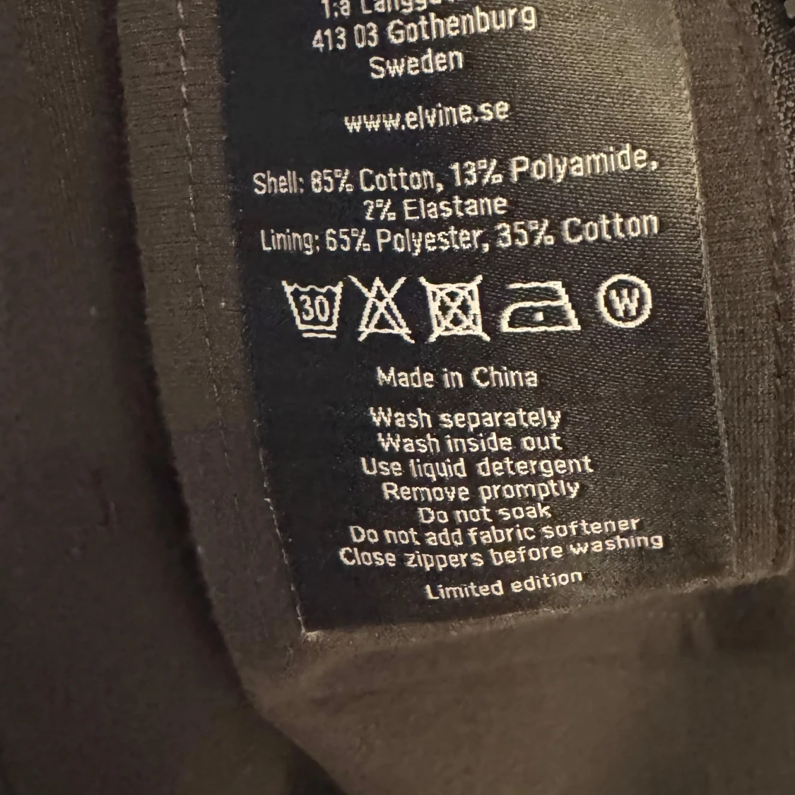 Svart jacka från Elvine med dragkedja - 3