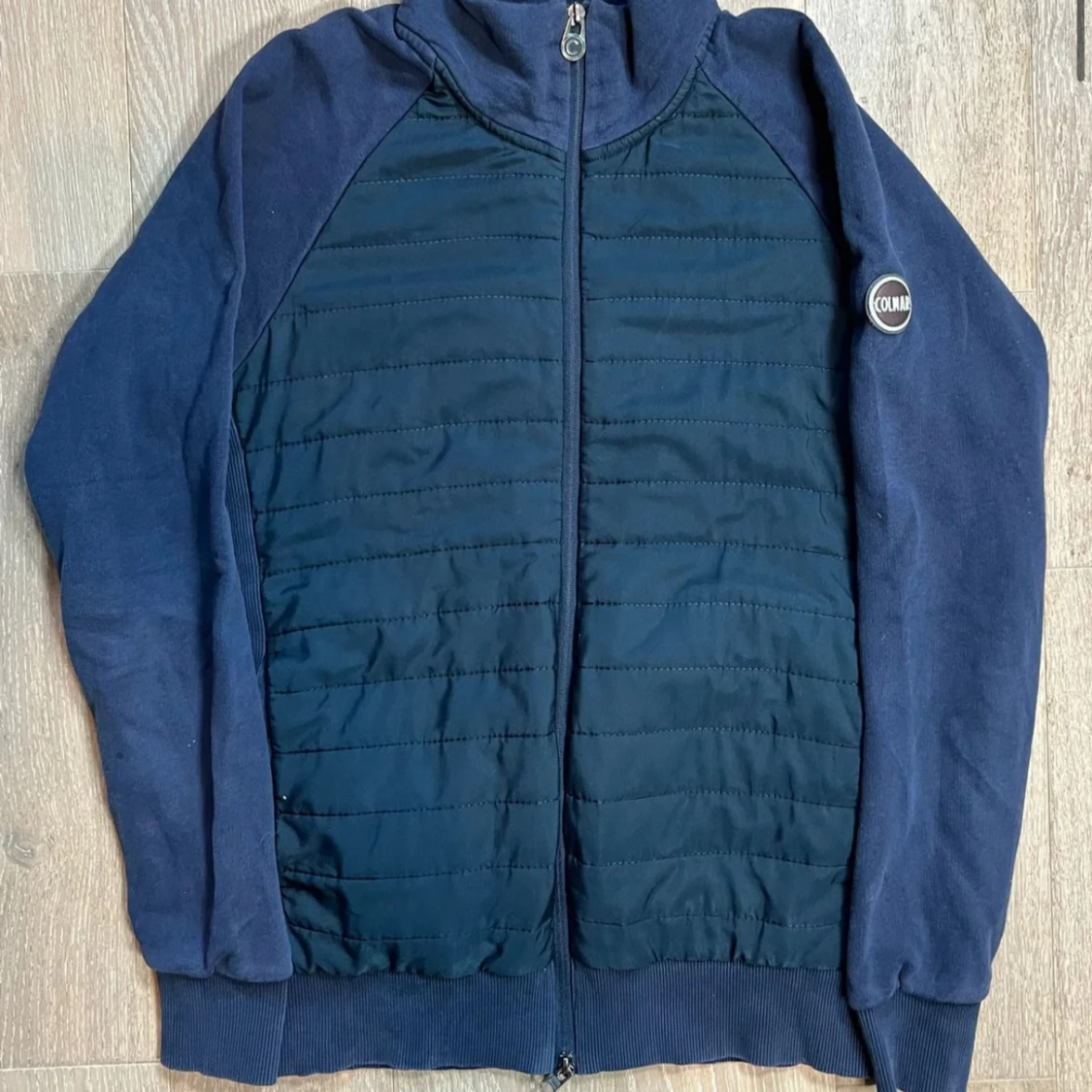 Mörkblå quiltad jacka från Colmar