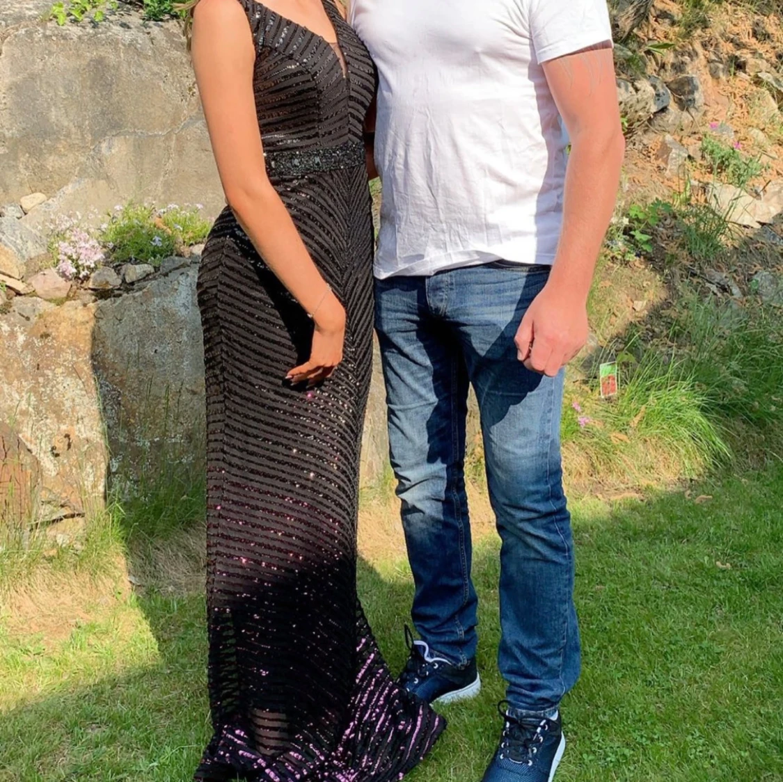 Svart glittrig långklänning - 1