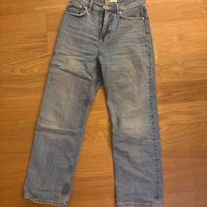 Blåa jeans - Storlek 36