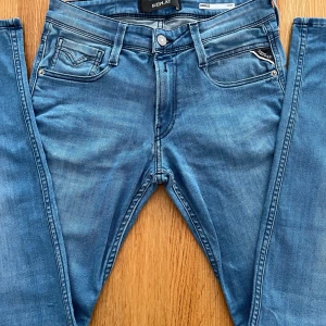 Replay anbass hyperflex - • Skick mycket bra ✅ • Storlek 29/32 📏 • Pris förhandlingsbart 💸 • Fler bilder går att få 📸  • Mått går att få 📐 