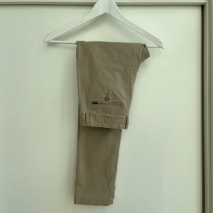 Polo Ralph Lauren Chinos - | Polo Ralph Lauren | Beige Chinos | 14 år | Ny skick, inga defekter | Nypris: 1490 kr |
