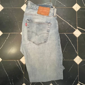 Levis Jeans - Snygga Levis 501 som är i bra skick. 