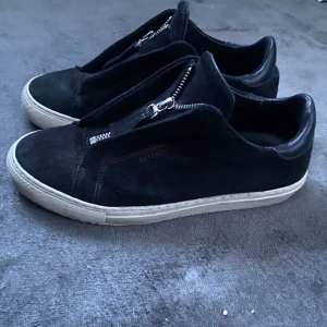 Arigatos zip skor - Arigato zip skor i strl 38/39. Rätt så bra skick och riktigt feta