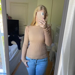 Ribbad tröja - Ribbad tröja ifrån neo nior i storlek XS. Mycket gott skick