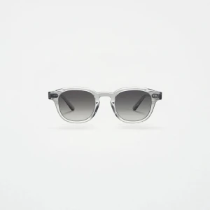 Chimi 01 grey  - Snygga, trendiga solglasögon från Chimi eye wear. Inga repor på glasen men finns tecken på användning längst up på bågen. Skicka för bilder!!