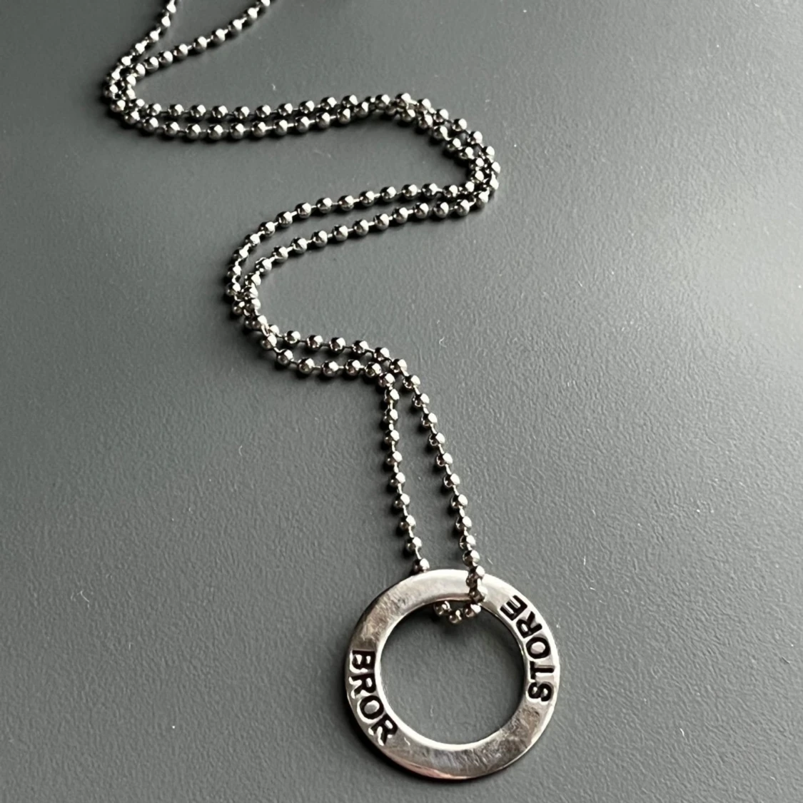 Nytt halsband med 925 sterling silver - stämplat - hänge m texten "Storebror" Butikspris 399 kronor  - 4