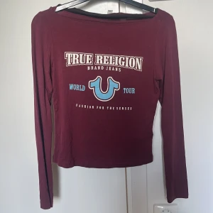 Vinröd långärmad topp från True Religion - Aldrig använd!! Skriv vid frågor 🙏Pris kan diskuteras 