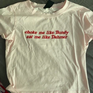 Baby tee - Y2K baby tee från cherry kitten, aldrig använd, stl S, nypris 259kr