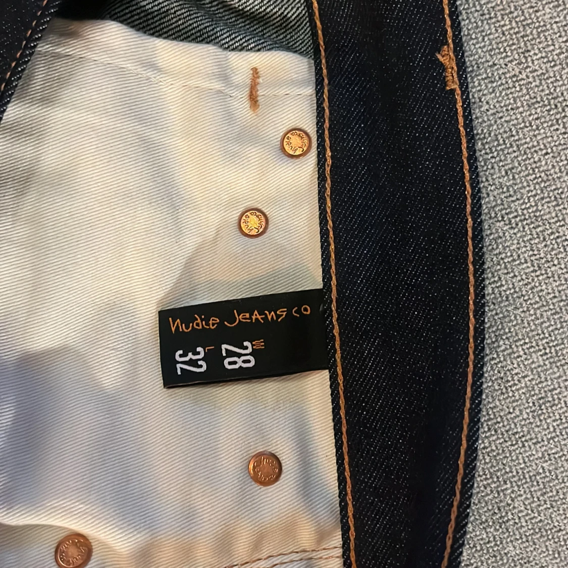 Mörk blåa/svarta  jeans från Nudie Jeans - 2