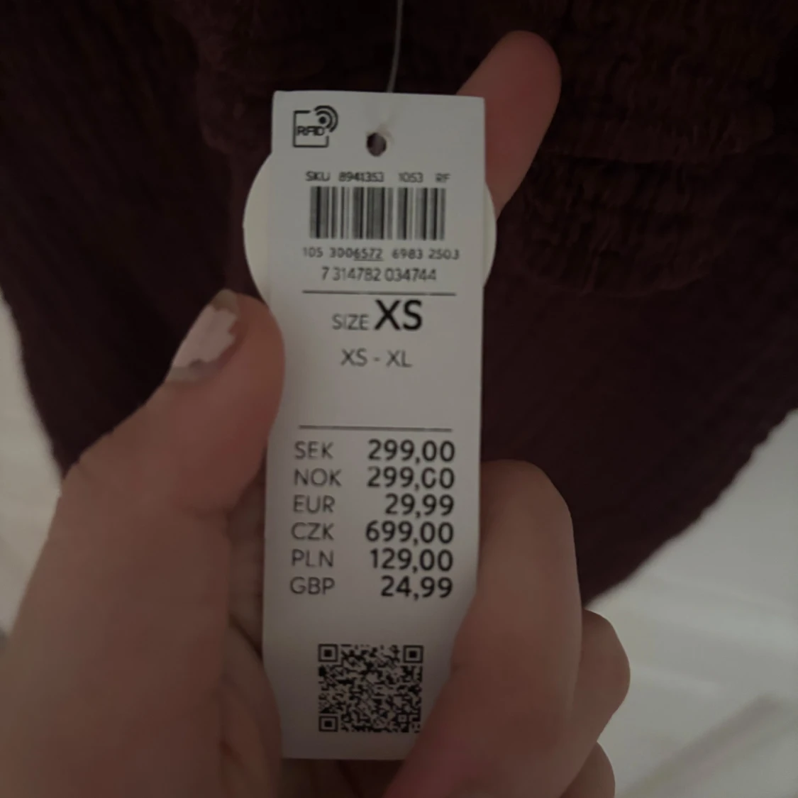 Vinröd topp med volang från lindex  - 3