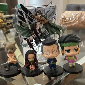 Anime figures bundle  - AOT, demon slayer och jojo figure.