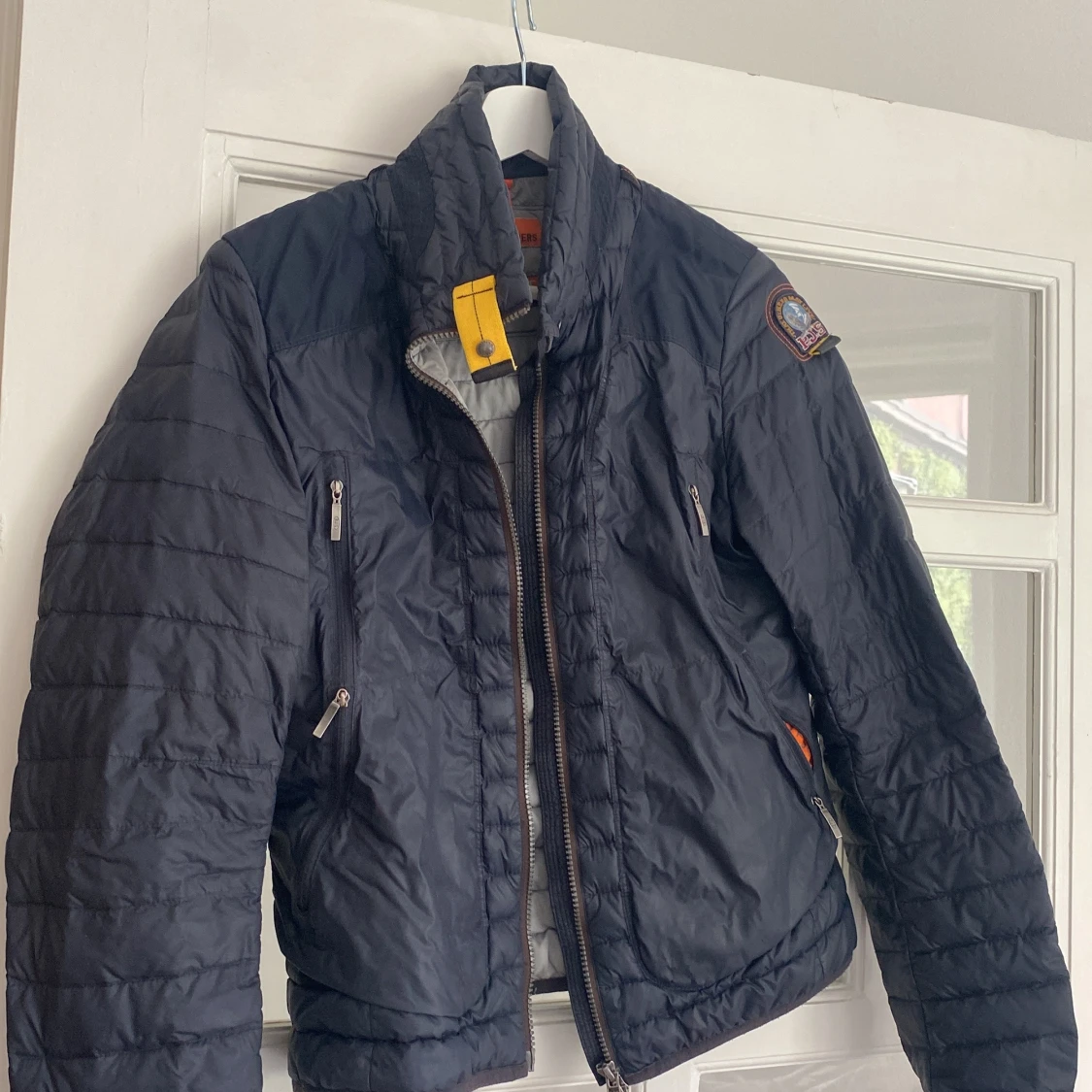 Svart pufferjacka från Parajumpers