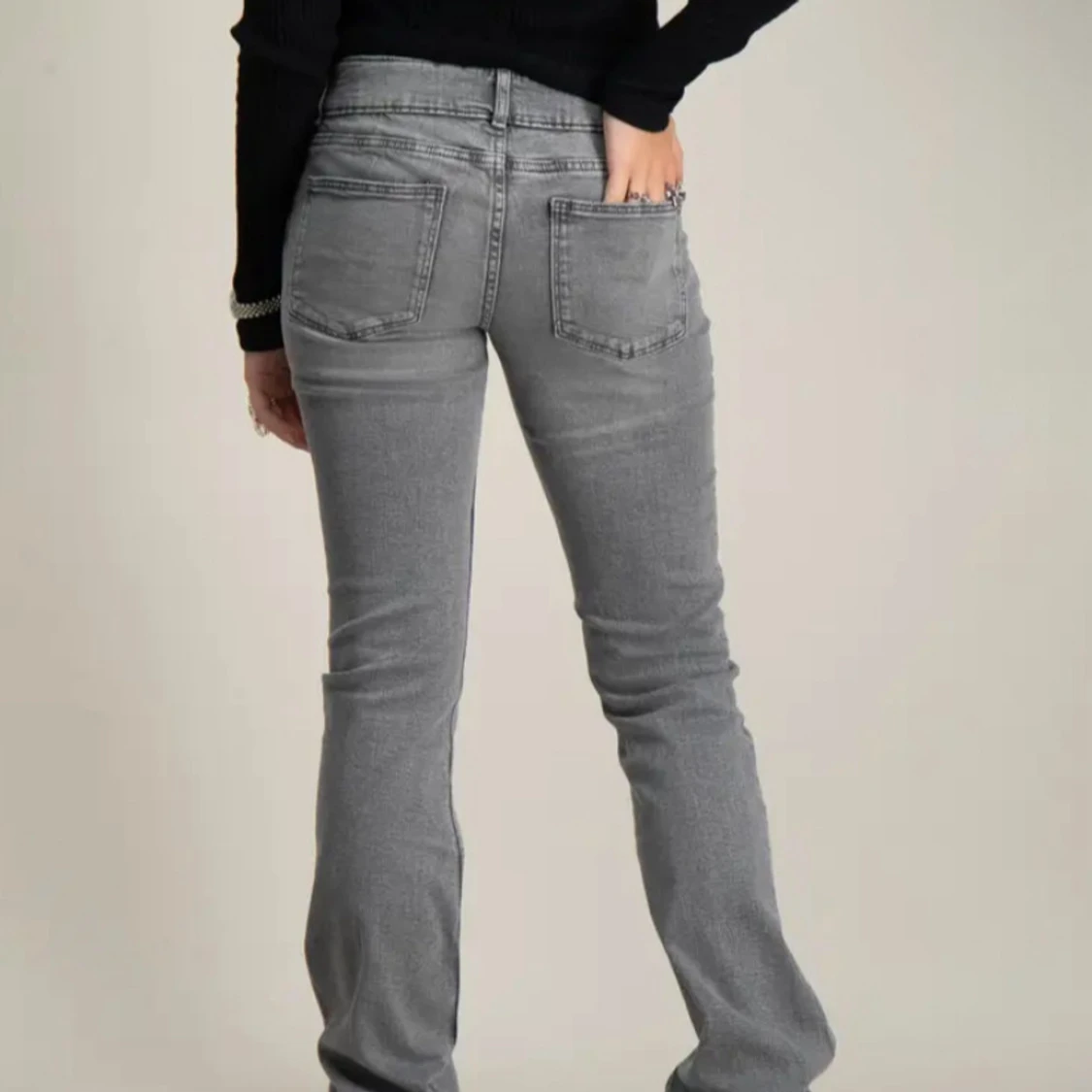 Grå bootcut jeans