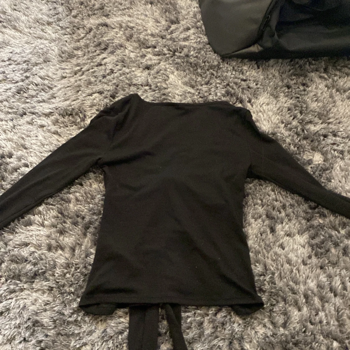 Svart knytblus från Gina Tricot - 1