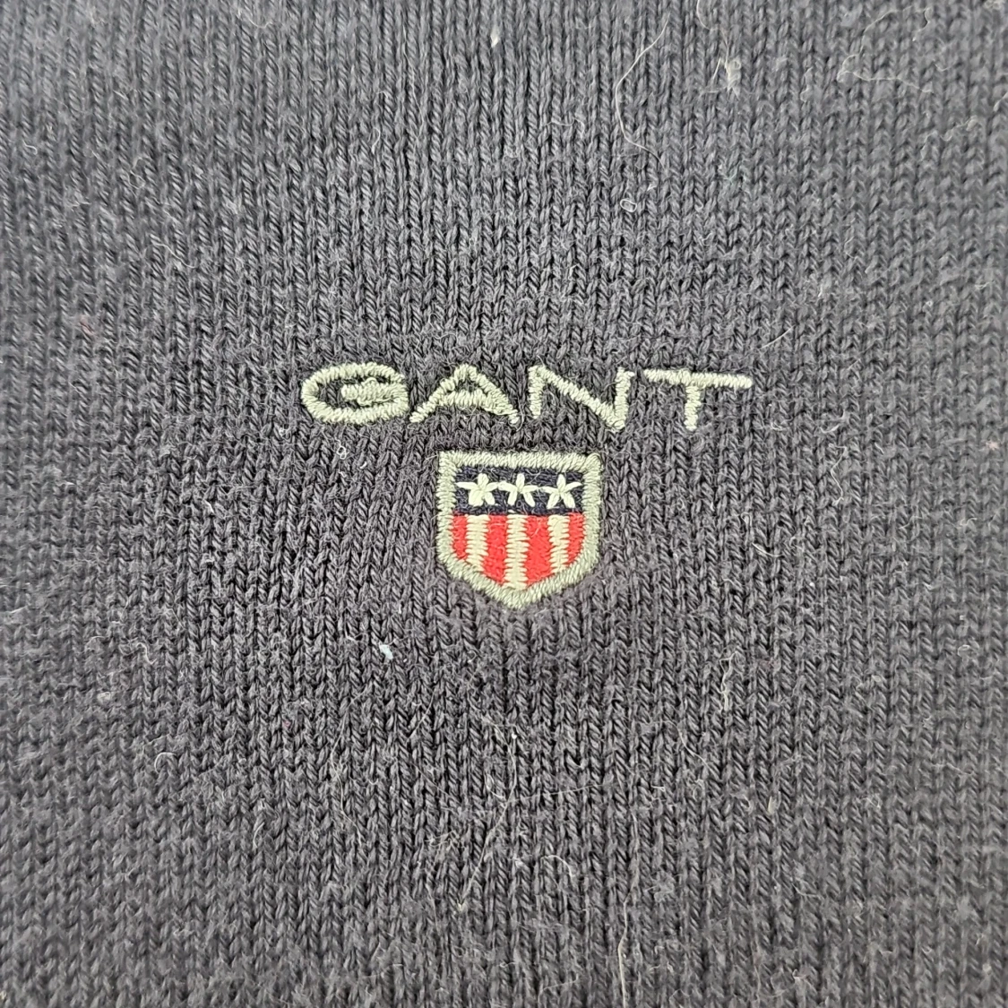 Mörkblå stickad tröja från GANT - 1