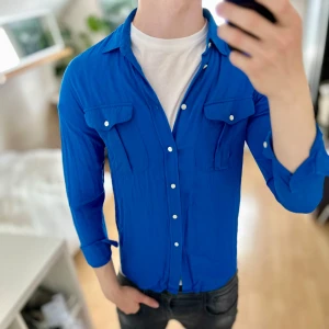 Ralph Lauren skjorta - Mycket fint skick men lite skrynklig. Storlek S passar S. nypris ca 1800kr. Skriv för mer info🤝