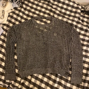 Glittrig topp - Lite sliten! 