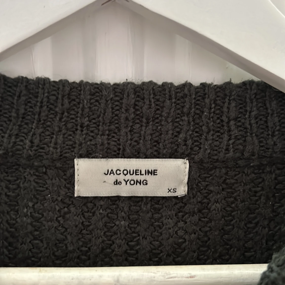 Mörkgrå stickad tröja från Jacqueline de Yong - 2