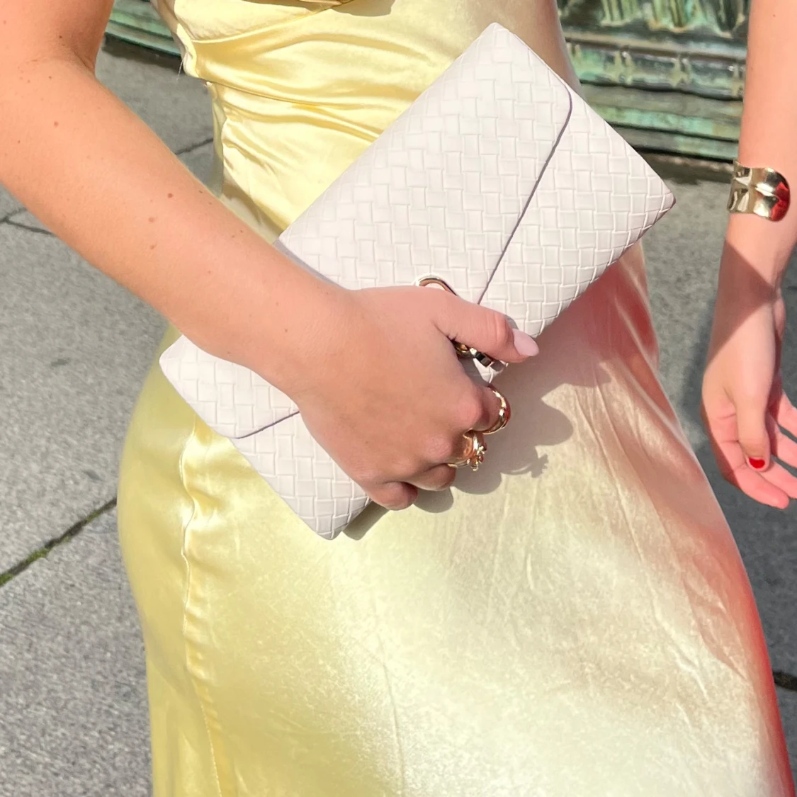 Beige/vit kuvertvöska - 2