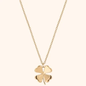 Halsband med fyrklöver i guld - Stilrent halsband med en hängande fyrklöver i guldton. Kedjan är tunn och smidig, perfekt för att ge en elegant touch till din outfit. Fyrklövern ger en lyckobringande känsla och passar till många tillfällen.