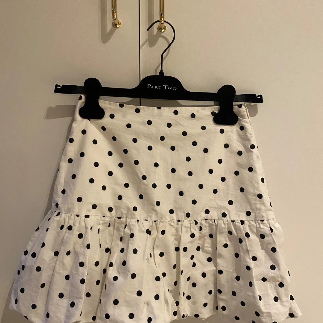 Vit prickig kjol från Pull&Bear