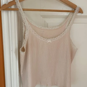 Brandy mellvile linne - Fint ljusrosa linne från brandy mellville, har använts väldigt lite, så de är i bra skick.💞 i storlek xs/s