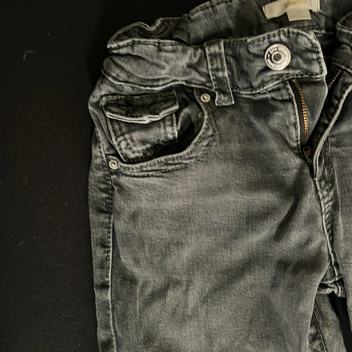 Grå jeans från Gina tricot  - 2