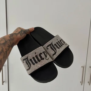 Juicy couture tofflor - Storlek 38, i super bra skick! ✨